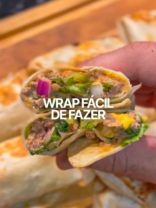 Wrap de carne cortado ao meio